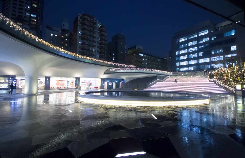 `Reflections in Shinjuku´, © 2013 John K. Goodman 